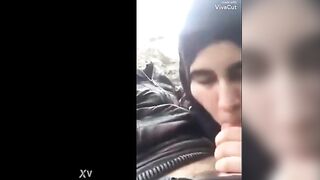 مصرية محجبة شرموطة بتمص زب حبيبها وتبوسه في الشارع