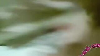 سكس مصري شرموطة هايجه بتمص الزب بعنف وتركبه