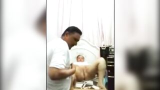 سكس مصري شرموطة خبرة في النيك الواد يركب كسها ويفشخها